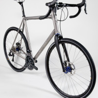 Custom Blend titanium gravel bike with clearance for 44mm tires, King/Hed wheels and Shimano Ultegra Di2 components.