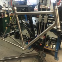 Here is a nice titanium gravel bike built around the Enve GRD fork and setup for flatmount brakes.